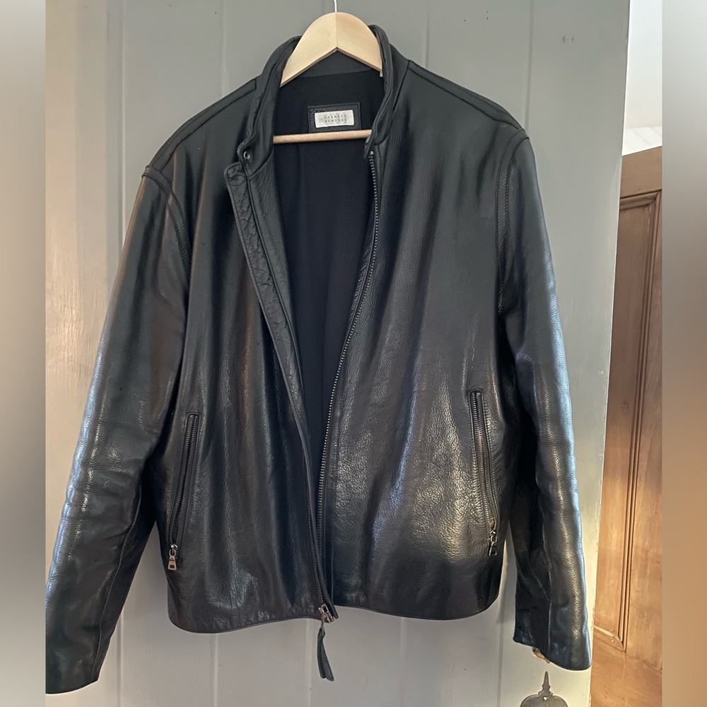 Barney’s New York Men’s Large black leather racer/bomber style zippered jacket